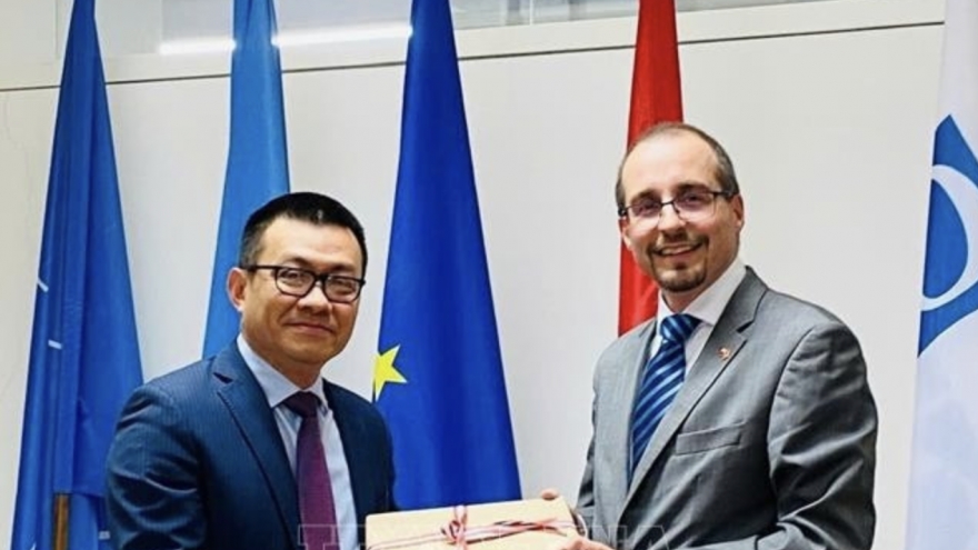 Vietnam, Austria to boost defence cooperation for peace, development